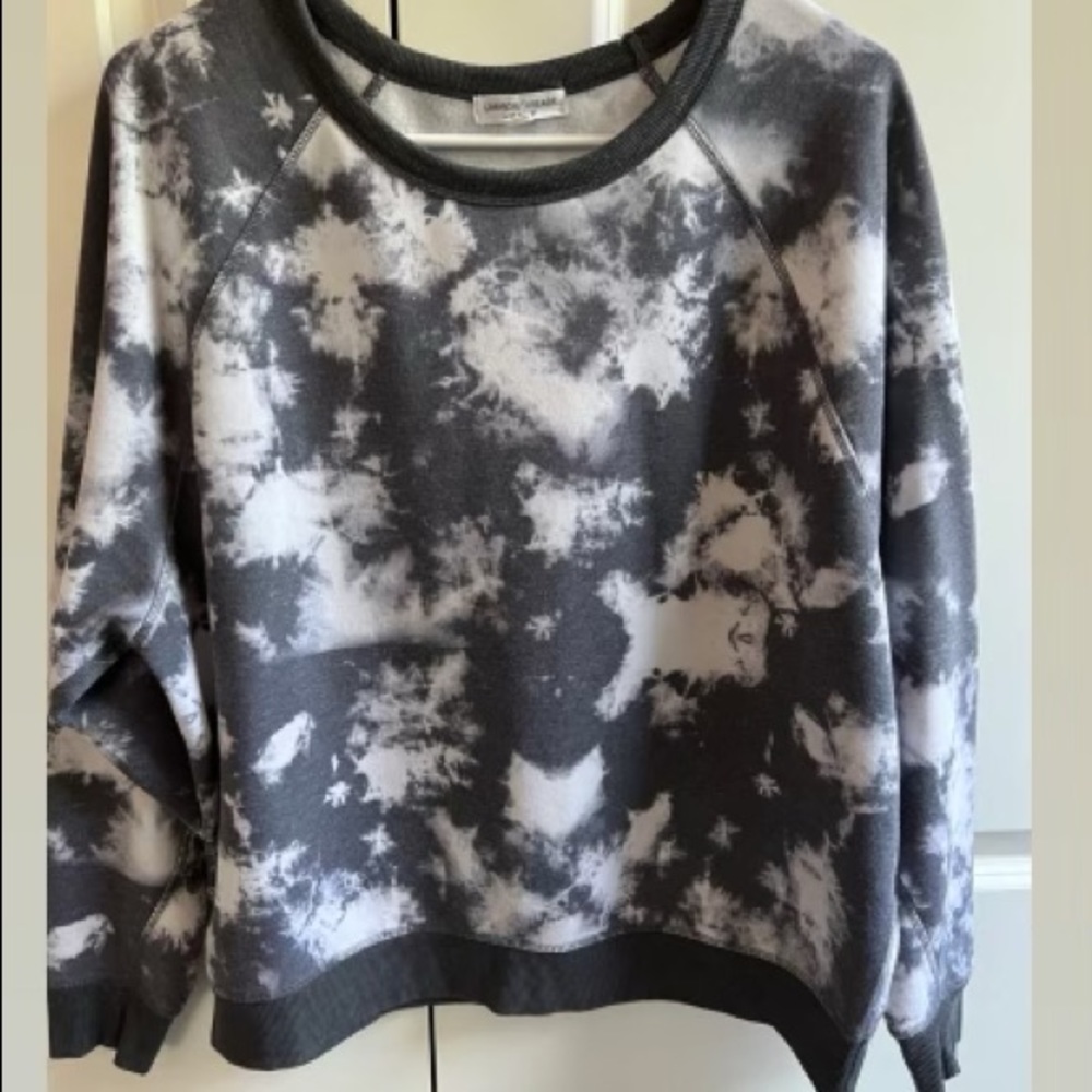Dark grey and white crewneck!
